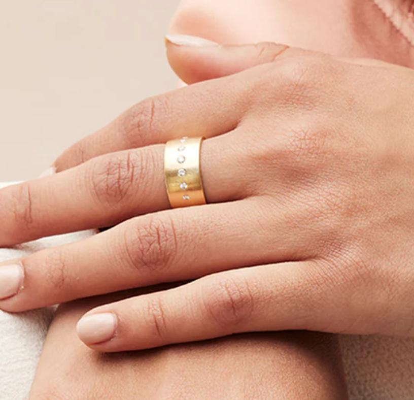 "Dunes" Diamond Cigar Band in 18K Yellow Gold