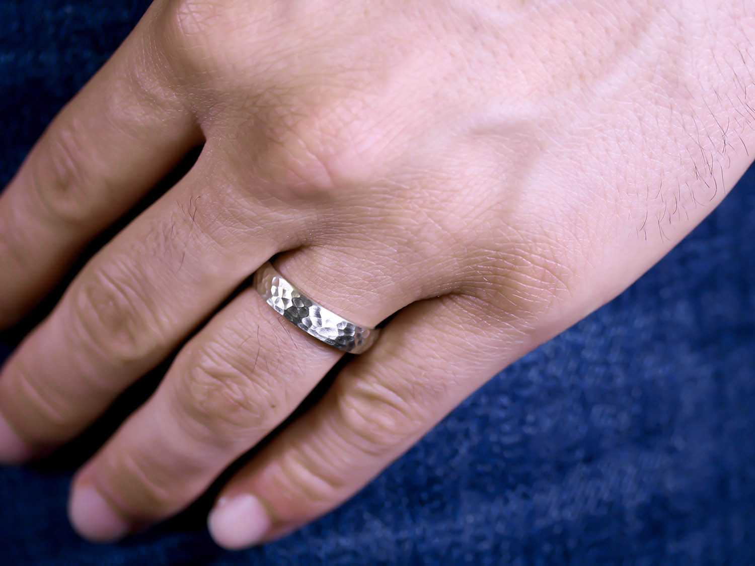 Hammered White Gold Men's Wedding Band