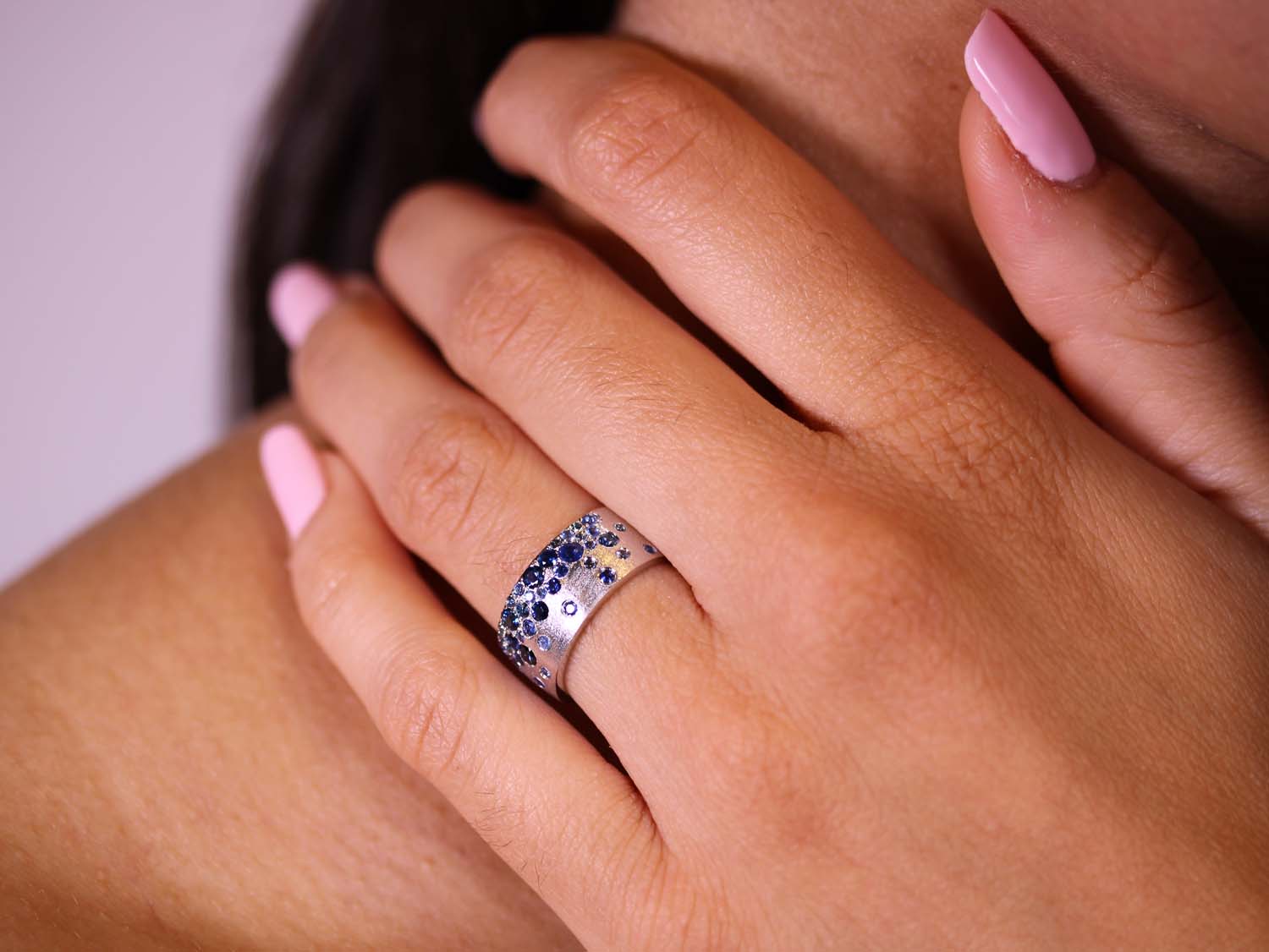 Scattered Sapphire Cluster Cigar Band Ring