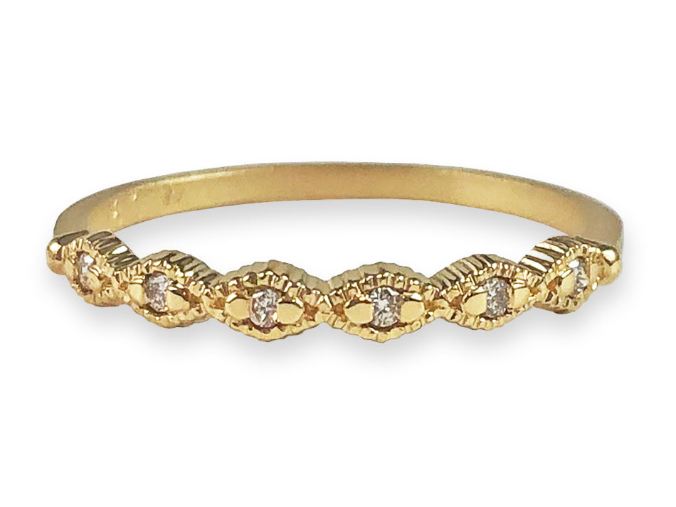 Vintage-Style Diamond Scalloped Wedding Band