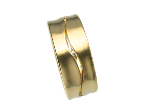 18K Yellow Gold and Carbon Fiber Men's Wedding Band