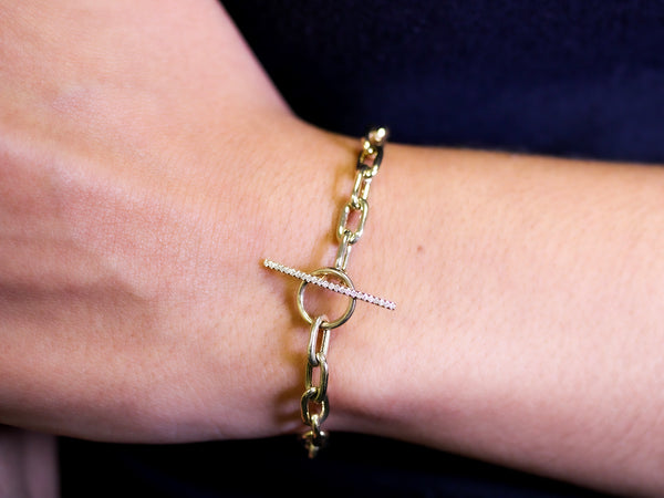 Oval Link Chain Bracelet with Pavé Diamond Toggle Closure Oval Link Chain Bracelet with Pavé Diamond Toggle Closure