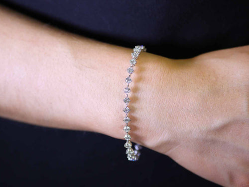 Round Brilliant Diamond Bracelet in 18K White Gold