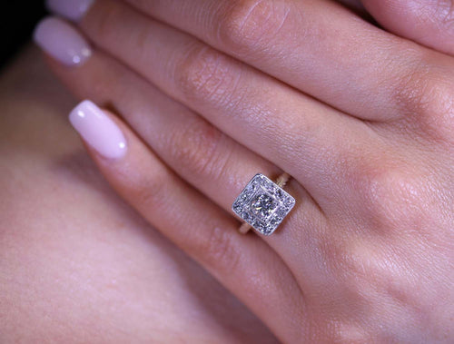 Art Deco Diamond Engagement Ring in Platinum (circa 1920's)