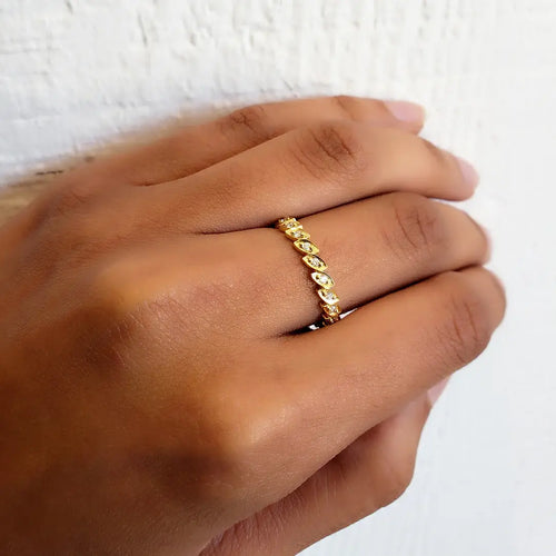 White Diamond Feuille Wedding Band