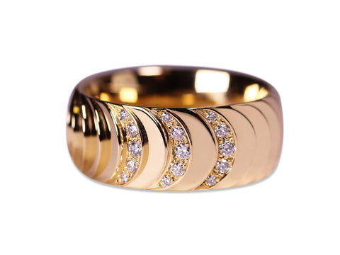 Oval Diamond Engagement Ring in Platinum